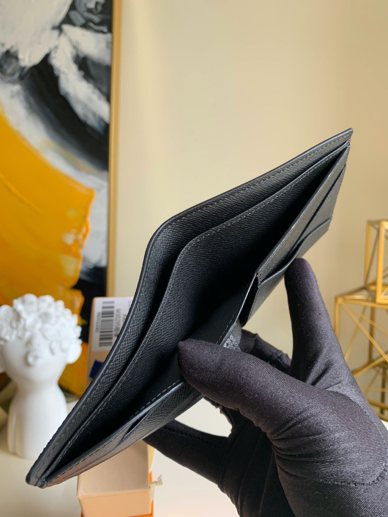 M30295 LV MULTIPLE 錢夾 Taiga 皮革男士短款錢包