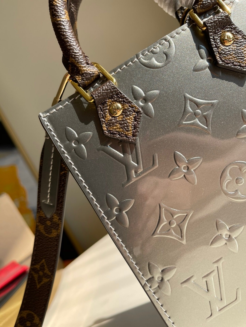 M90564 LV PETIT SAC PLAT 手袋 壓紋漆皮托特包 銀色