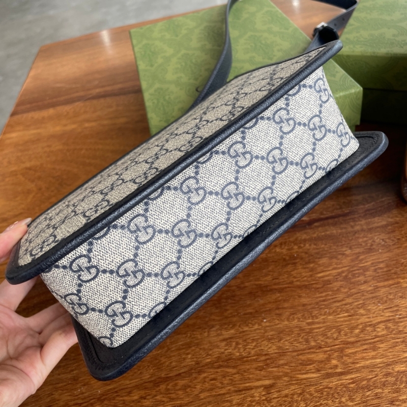 658572 Gucci 飾互扣式雙G迷你手袋 GG背包 Gucci復古相機包 藍色