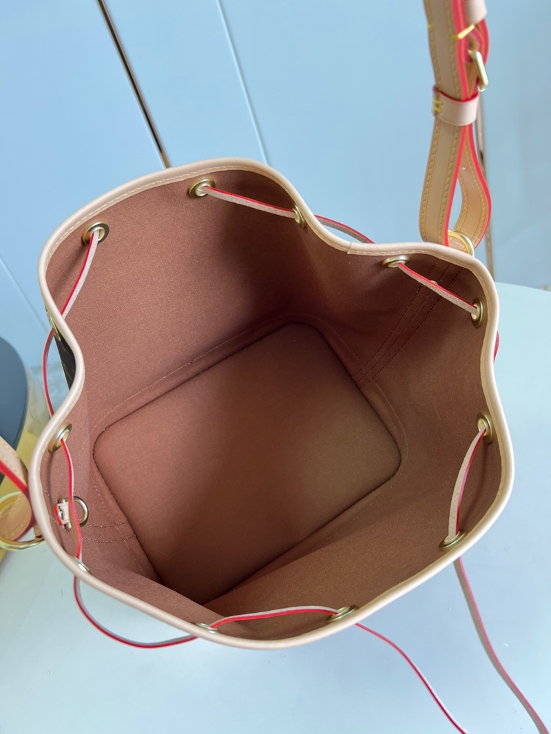 M40818 LV Petit Noe NM 手袋 Monogram 涂層帆布水桶包 中號