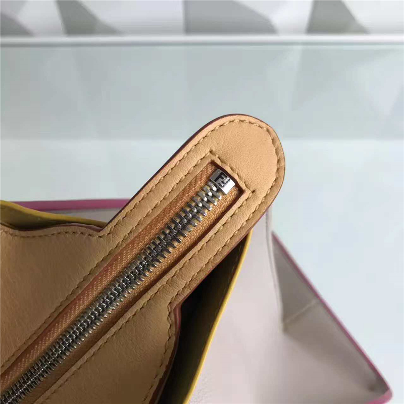 FENDI 柔軟小牛皮購物包 彩色毛邊 軟羊革襯里