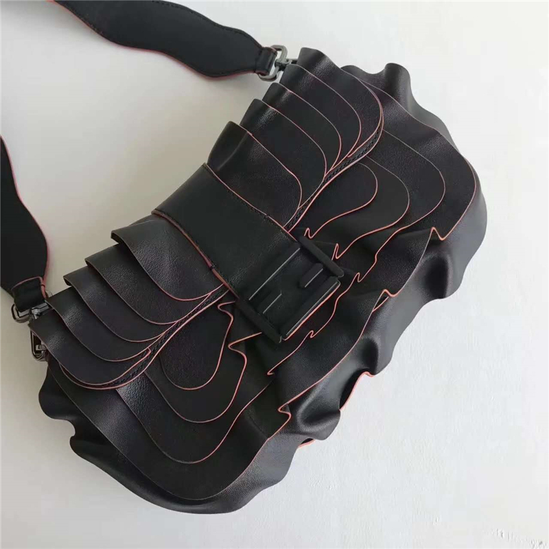 8782 FENDI 芬迪 時裝秀款 波紋荷葉邊 皮革肩包 黑色