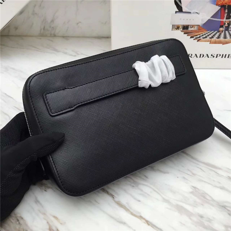 2VF052 Prada普拉達 男士經典升級版 拼角嘜 男士雙拉鏈手抓包 黑包寶藍色標