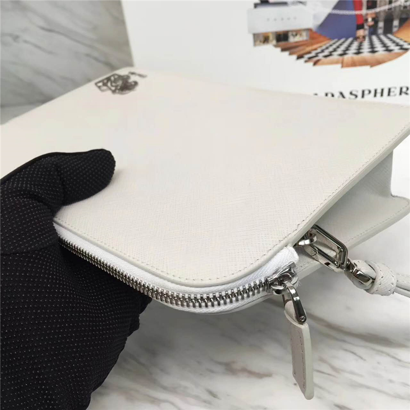 2VF056 Prada普拉達(dá) 新款車仔 原廠皮 男士 手拿包 白色