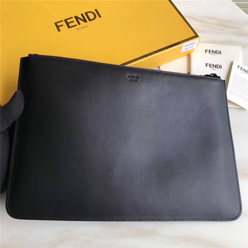 0076 FENDI 芬迪 face浮雕同色貼花 小牛皮 纖薄手拿包 黑色