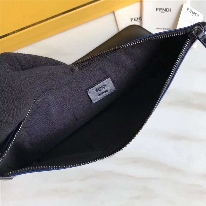 0076 FENDI 芬迪 face浮雕同色貼花 小牛皮 纖薄手拿包 黑色