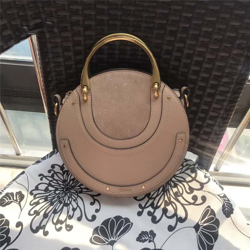 Chloe 蔻依 17秋冬 Pixie手環包 磨砂拼皮 圓形手提包 卡其色