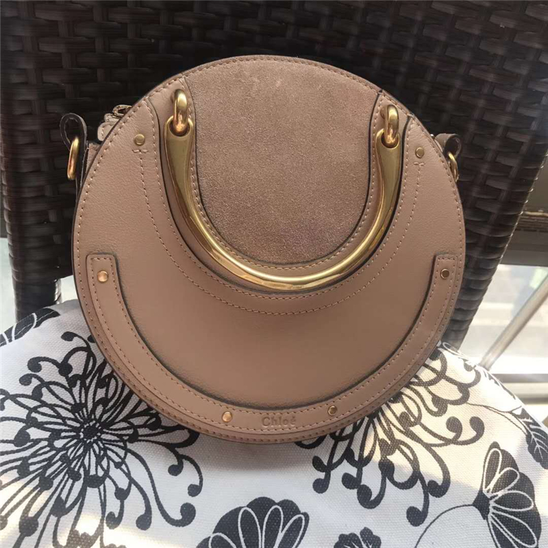 Chloe 蔻依 17秋冬 Pixie手環包 磨砂拼皮 圓形手提包 卡其色