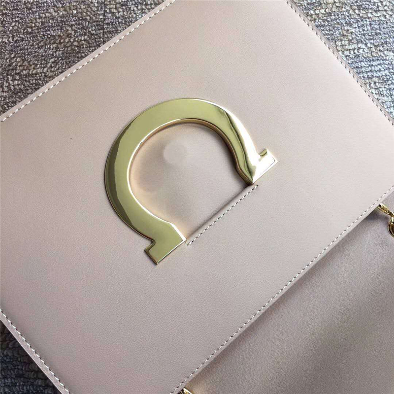 21G671 Ferragamo 菲拉格慕 半環搭扣 小牛皮 大號翻蓋 鏈條包 裸粉