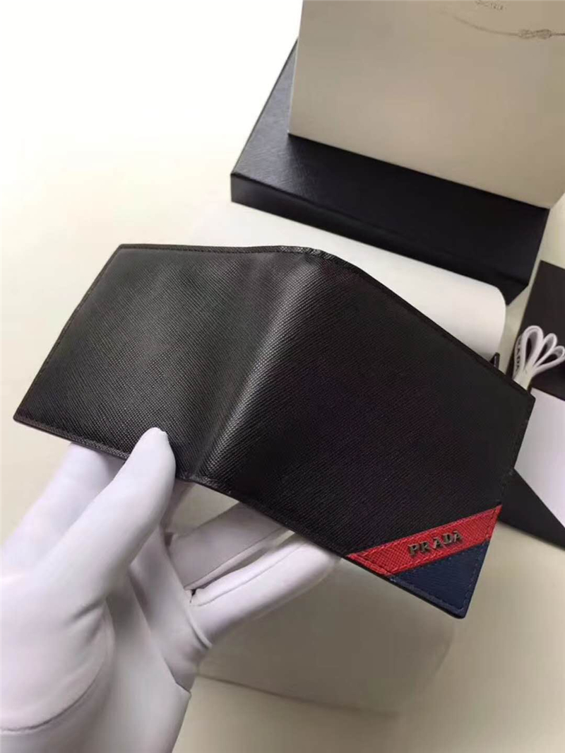 2MO513 Prada普拉達 Saffiano皮革 嵌花裝飾 三色拼 雙折短 黑拼紅拼藍