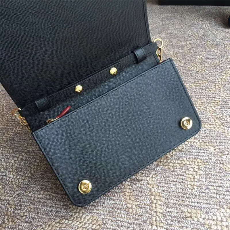 lBP012 Prada普拉達(dá) 春季新款 大嘜字 十字紋牛皮 鏈條包 黑色