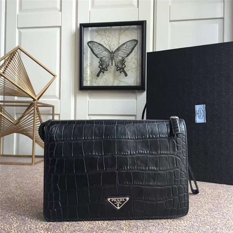 2VF001 Prada普拉達(dá) 鱷魚紋牛皮 拉鏈 立體手拿包 黑色角嘜