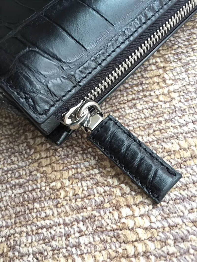 2VF001 Prada普拉達(dá) 鱷魚紋牛皮 拉鏈 立體手拿包 黑色角嘜