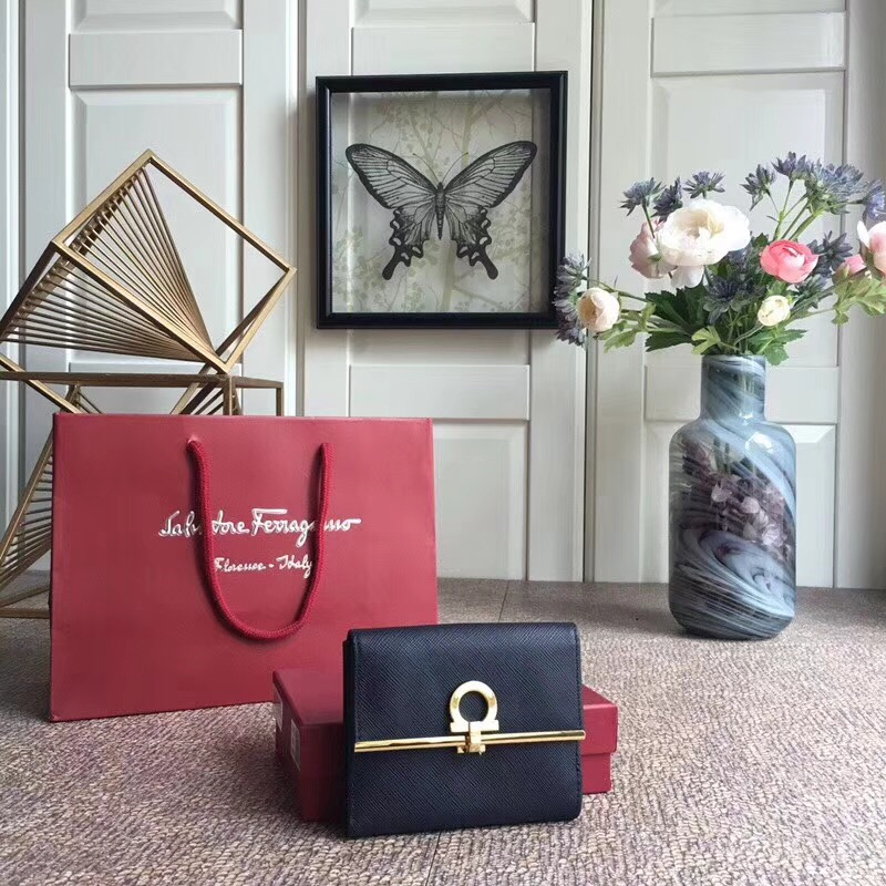 224639 Ferragamo菲拉格慕 Gancio馬蹄扣 翻蓋法式錢包