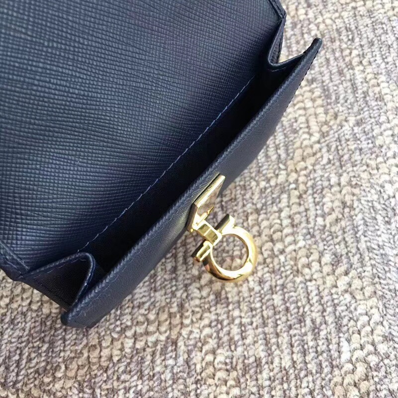 224639 Ferragamo菲拉格慕 Gancio馬蹄扣 翻蓋法式錢包