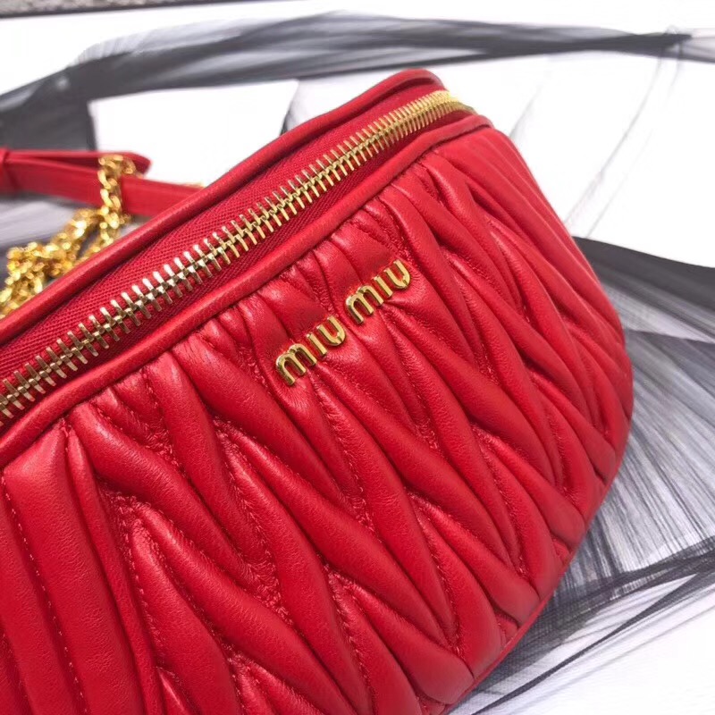 5BL010 MIUMIU專柜新款 腰包 褶皺綿羊皮 腰包單肩 兩用包 紅色