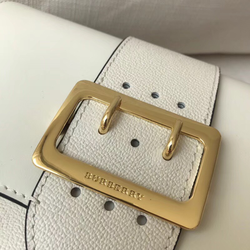 Burberry巴寶莉 女士Buckle 翻蓋舌頭 單肩包 斜跨小方包 白色