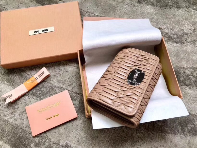 5MH015 MIUMIU 專柜新款 軟牛皮 三折 多卡位錢夾 卡其