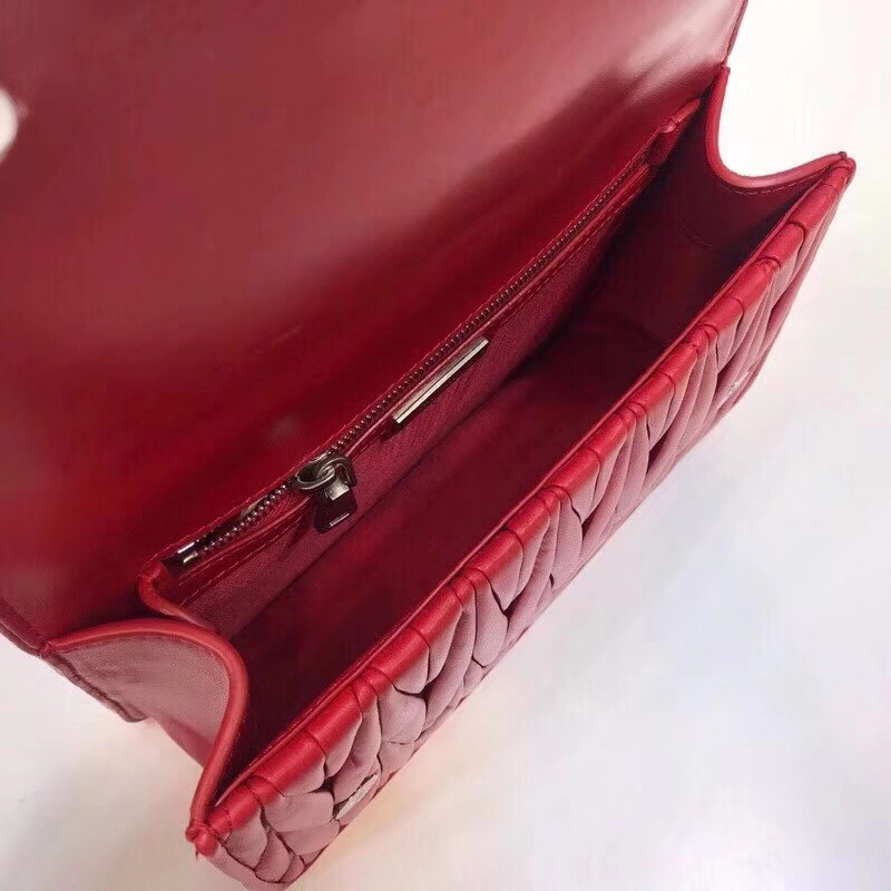 5BH609 MIUMIU繆繆 專柜新款 寶石釘大鉆花 羊皮提花凸紋 斜挎包 紅色