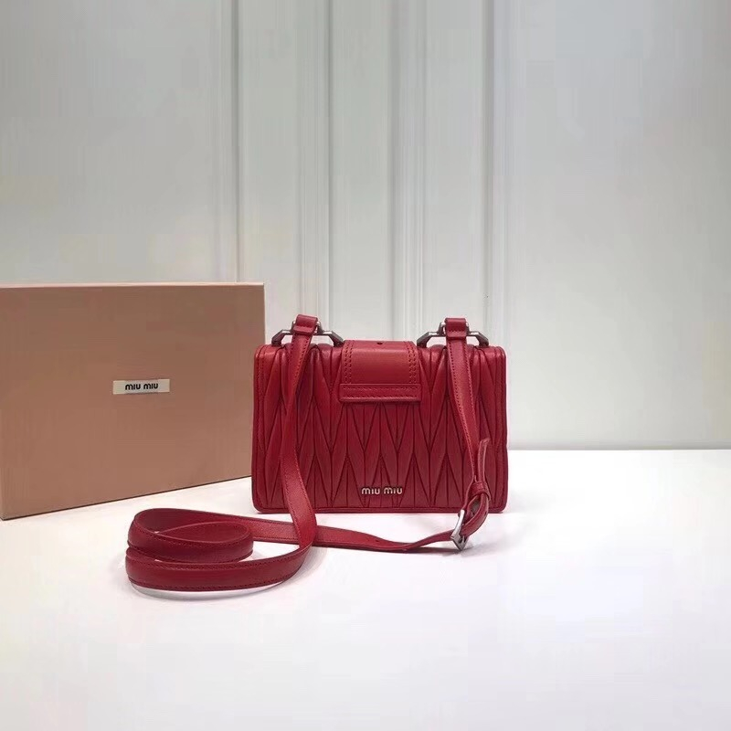 5BH609 MIUMIU繆繆 專柜新款 寶石釘大鉆花 羊皮提花凸紋 斜挎包 紅色