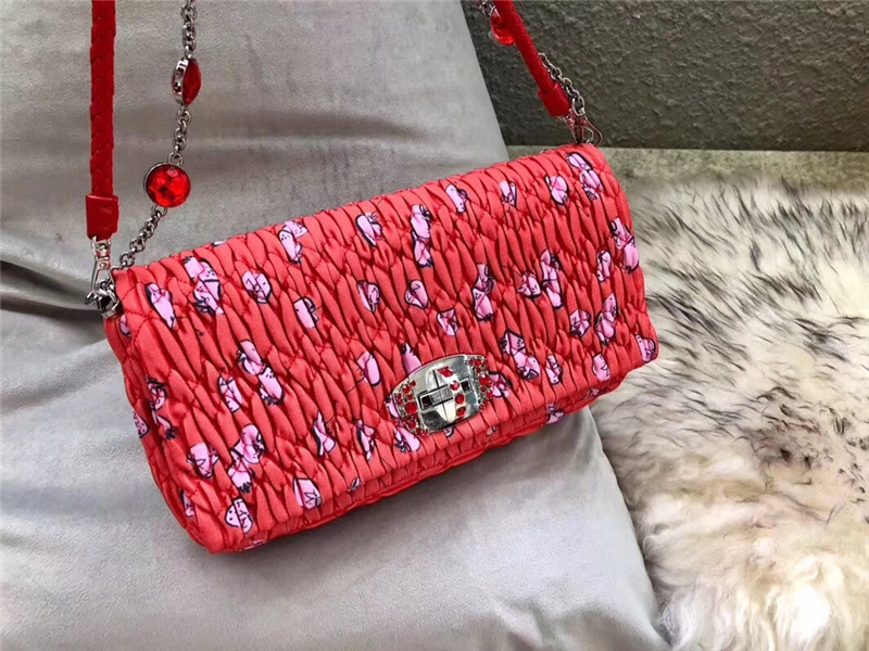5BD233 MIUMIU繆繆 專柜新款 提花壓紋 鉆石鏈條包 紅色