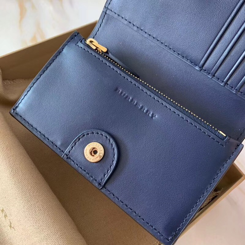 Burberry巴寶莉 全皮壓花徽章 雙折中長款 拼色錢夾 酒紅拼藍