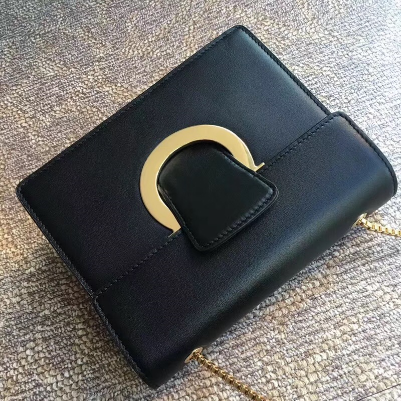 21F893 Ferragamo手包 半環搭扣 菲格拉慕女包 小牛皮 中號 翻蓋鏈條包 黑色