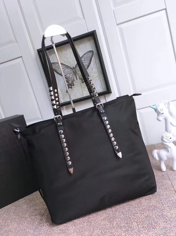 1BG212 Prada女包 鉚釘裝飾 尼龍面料 普拉達手提包 Prada單肩包 黑色