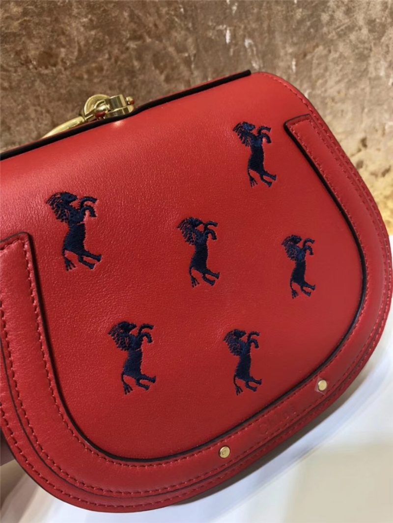 Chloe Nile IT包 進(jìn)口牛皮 小號(hào) 小馬刺繡圖案 手鐲式提手 珂洛伊手袋 紅色