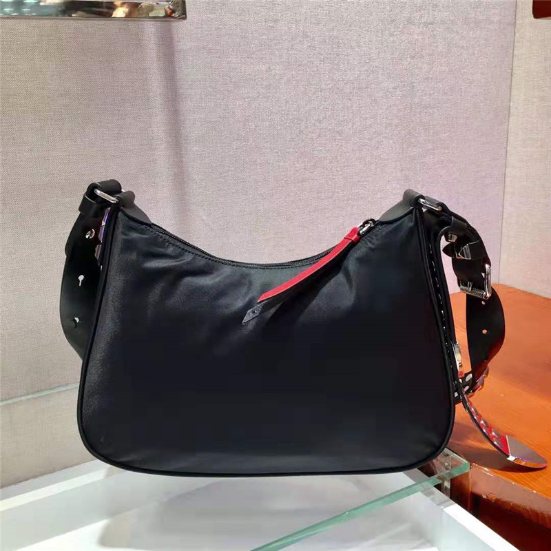 1BC087 Prada Black Nylon Hobo手袋 鉚釘肩帶 尼龍 普拉達(dá)肩包 黑色
