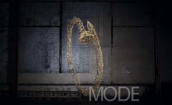 圖青年藝術家、攝影師Cerise Doucède以Juste un Clou及écrou de Cartier手鐲為靈感創作的視覺藝術作品。