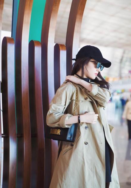 仙女劉亦菲只愛Dior,想變女神被這款包絕對不會錯!