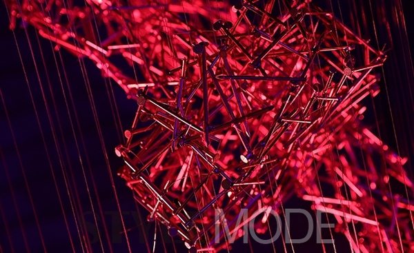 青年藝術家、攝影師Cerise Doucède以Juste un Clou手鐲為靈感創作的視覺藝術作品。