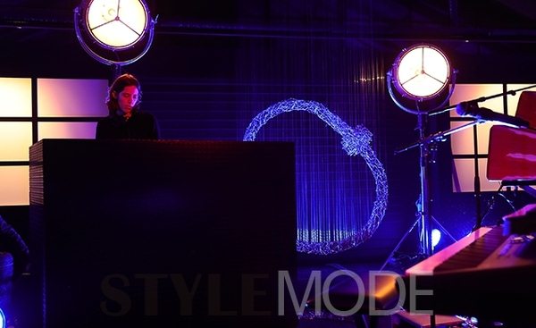 巴黎炙手可熱的時髦音樂人DJ Clara 3000助陣卡地亞Juste un Clou系列藝術設計展。