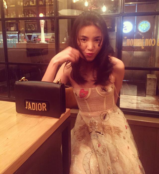 仙女劉亦菲只愛Dior,想變女神被這款包絕對不會錯!