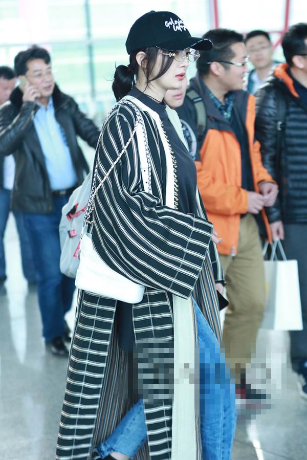 90秒知道 為啥鏈條包這么火?大表姐劉雯表示:不背鏈條包心會(huì)癢癢