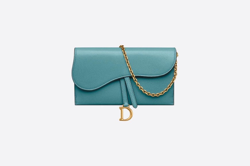 設(shè)計(jì)上更加典雅的Saddle Wallet。