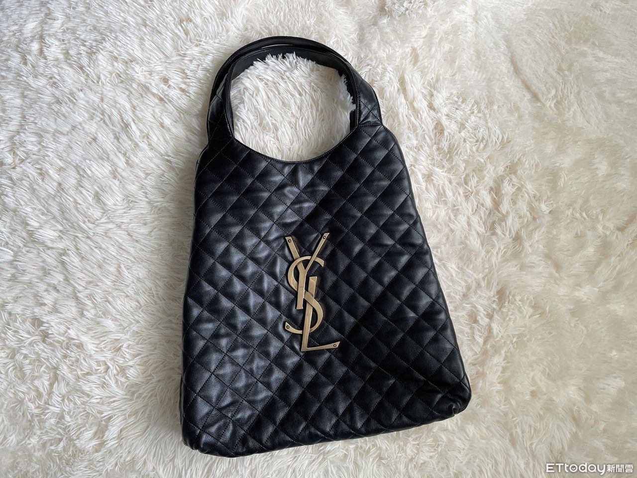 ▲YSL ICARE 。(圖/記者王則絲攝)