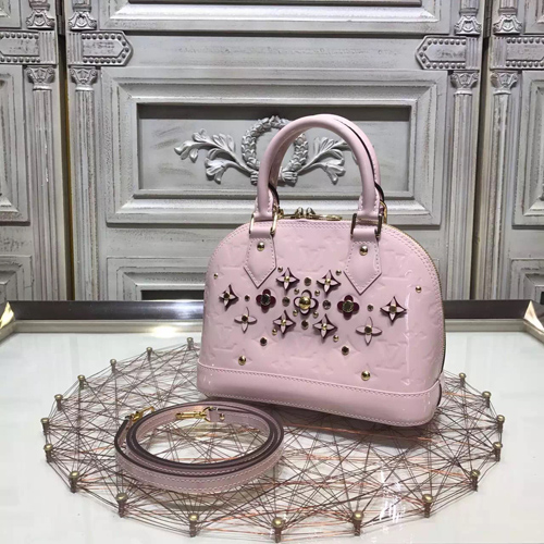 Alma bb新出四葉草立體花朵貝殼包美翻了